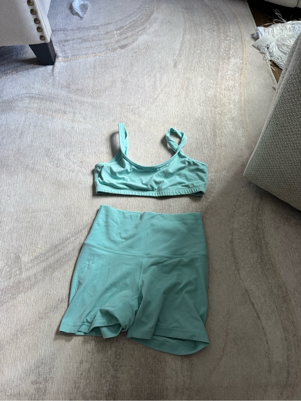 Aritzia teal butter workout set 5 inch short and ba